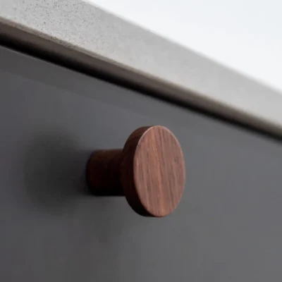 Nuppivedin, väri pähkinä