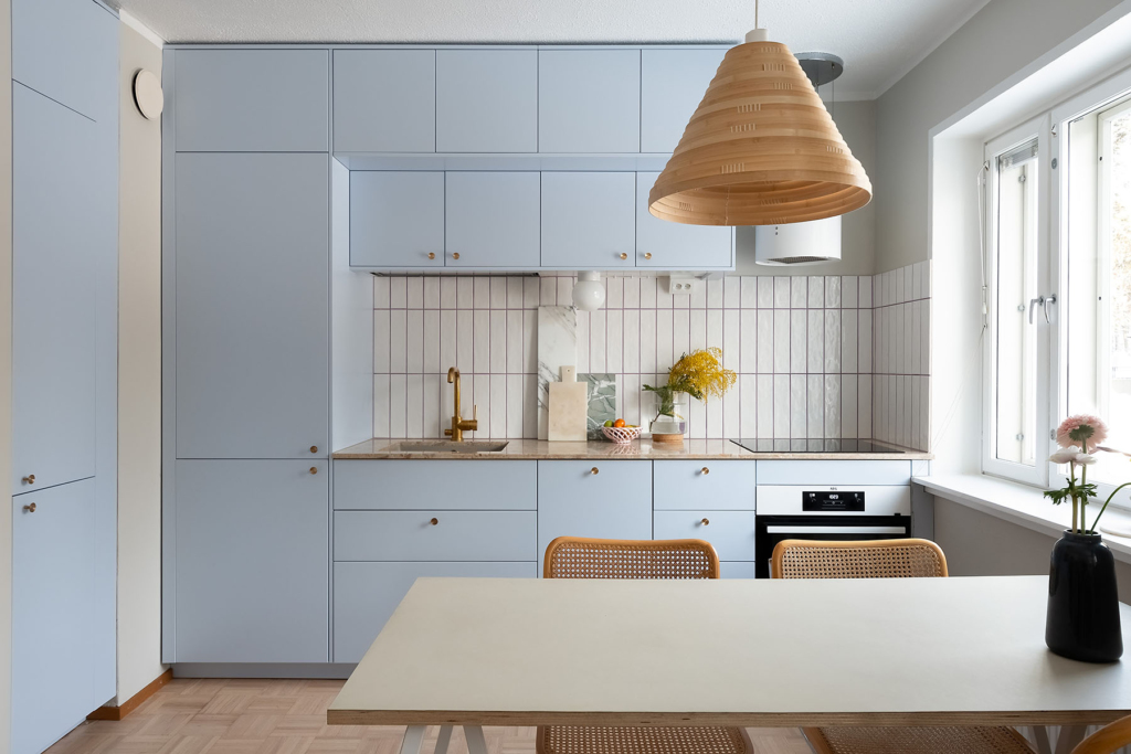 Sininen keittiö Terrazzo tasolla