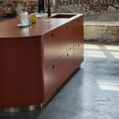 Hole in one ovi valkoinen