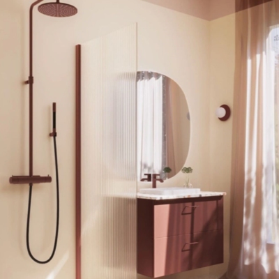 Punaruskea allaskaapisto vetimillä