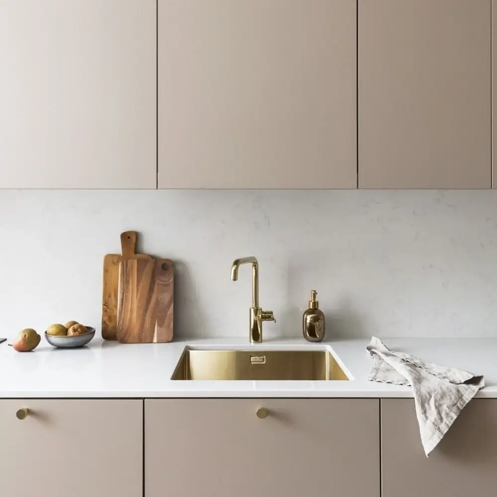 beige keittiö kvartsitaso