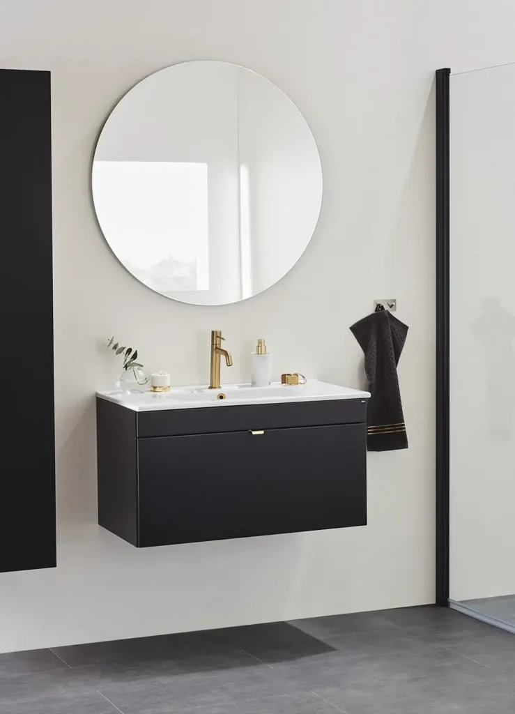 Musta allaskaappi ja peili