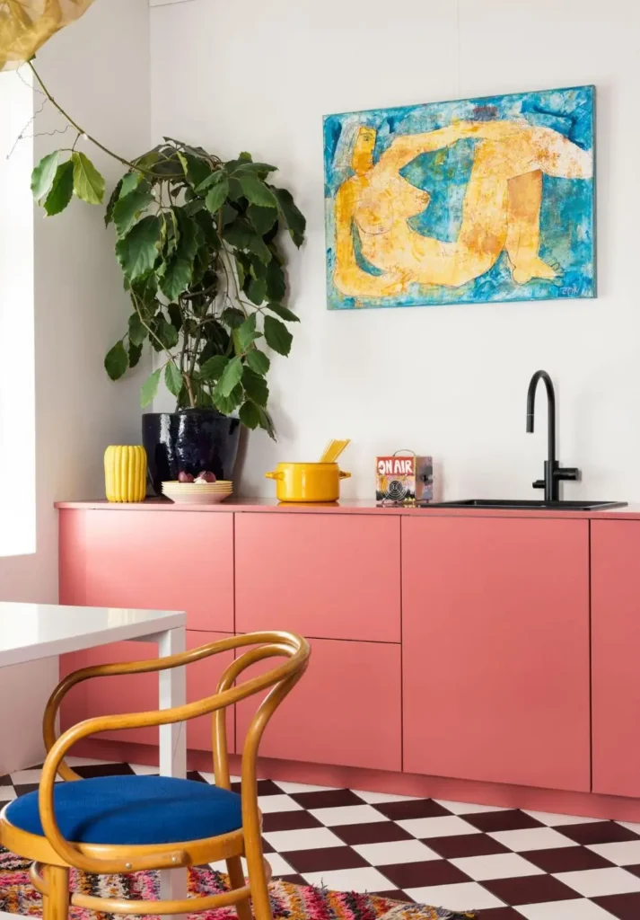 Värikäs keittiö