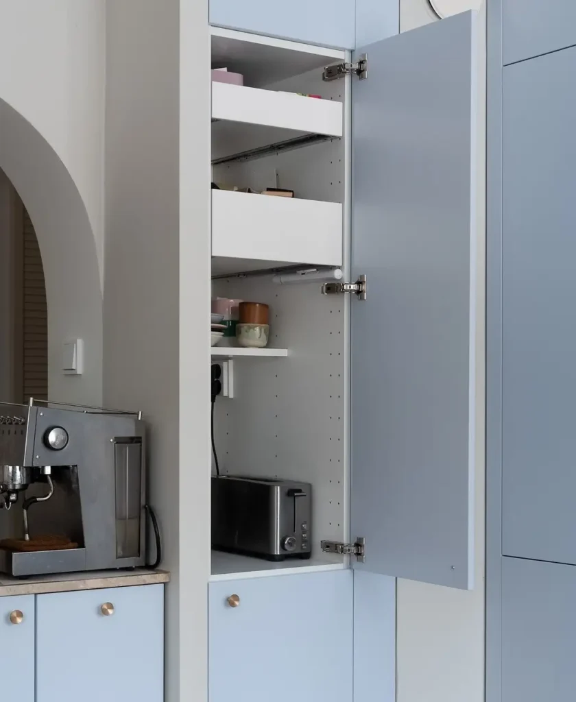 Pieni aamiaiskaappi sininen